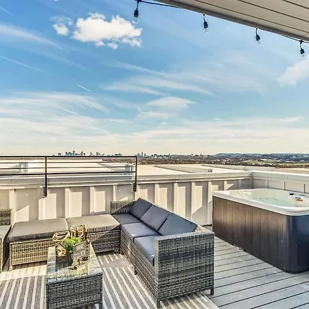 Rooftop Views - Hot Tub - Minutes To Honky Tonks